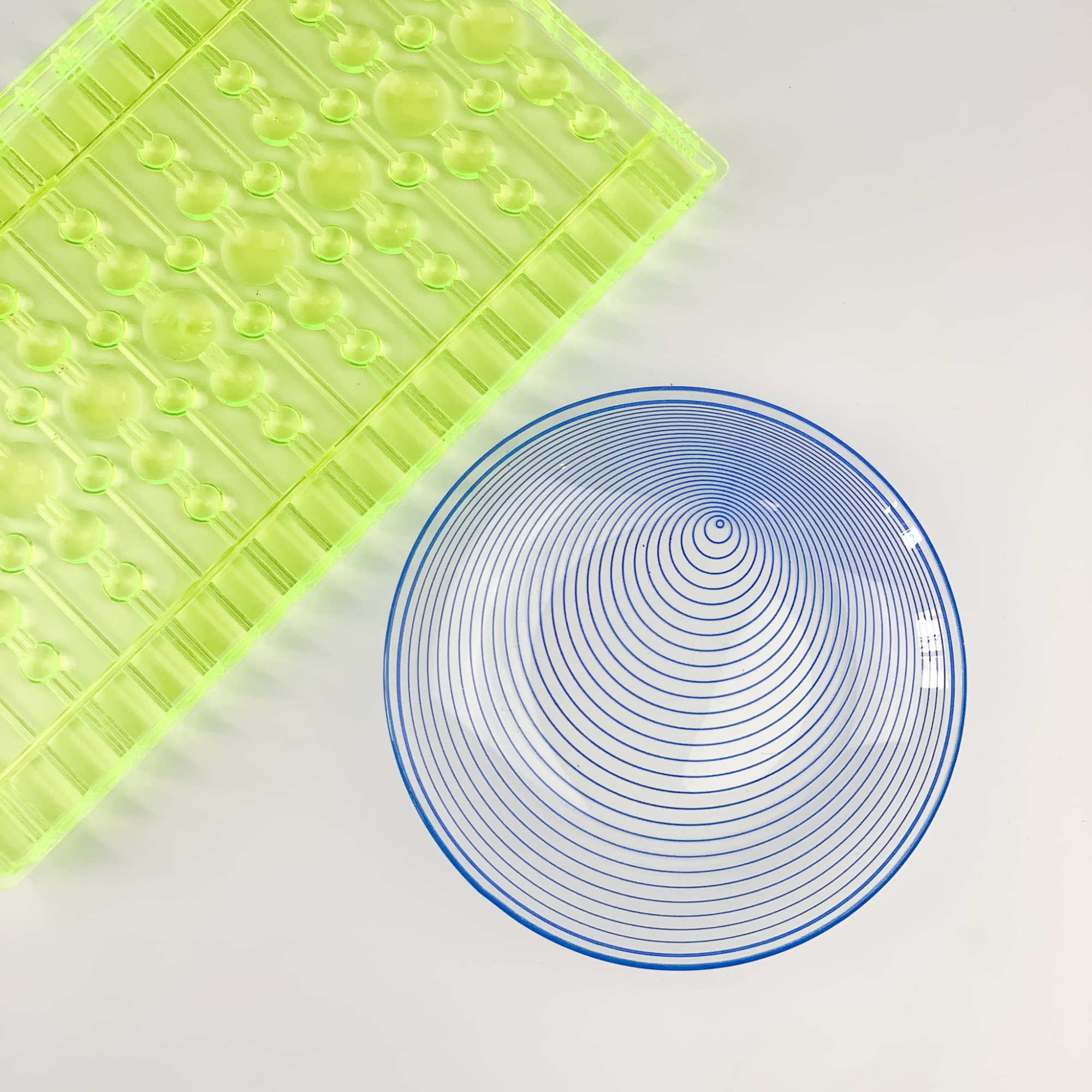 Talerzyk op-art