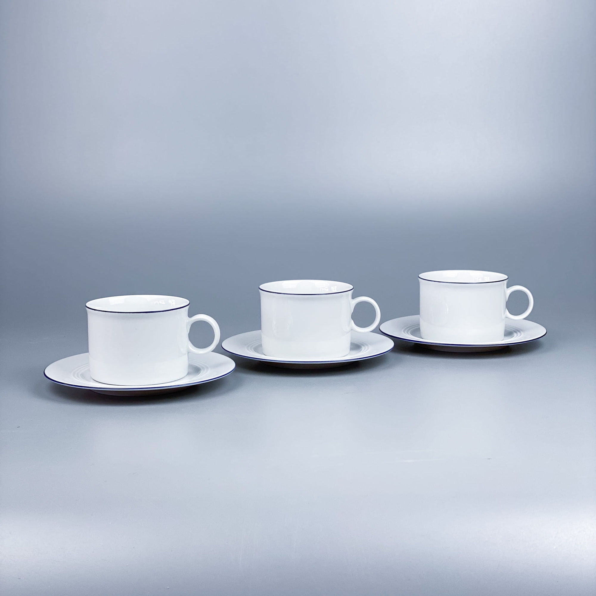 korelele / 3 filiżanki porcelanowe z paseczkiem