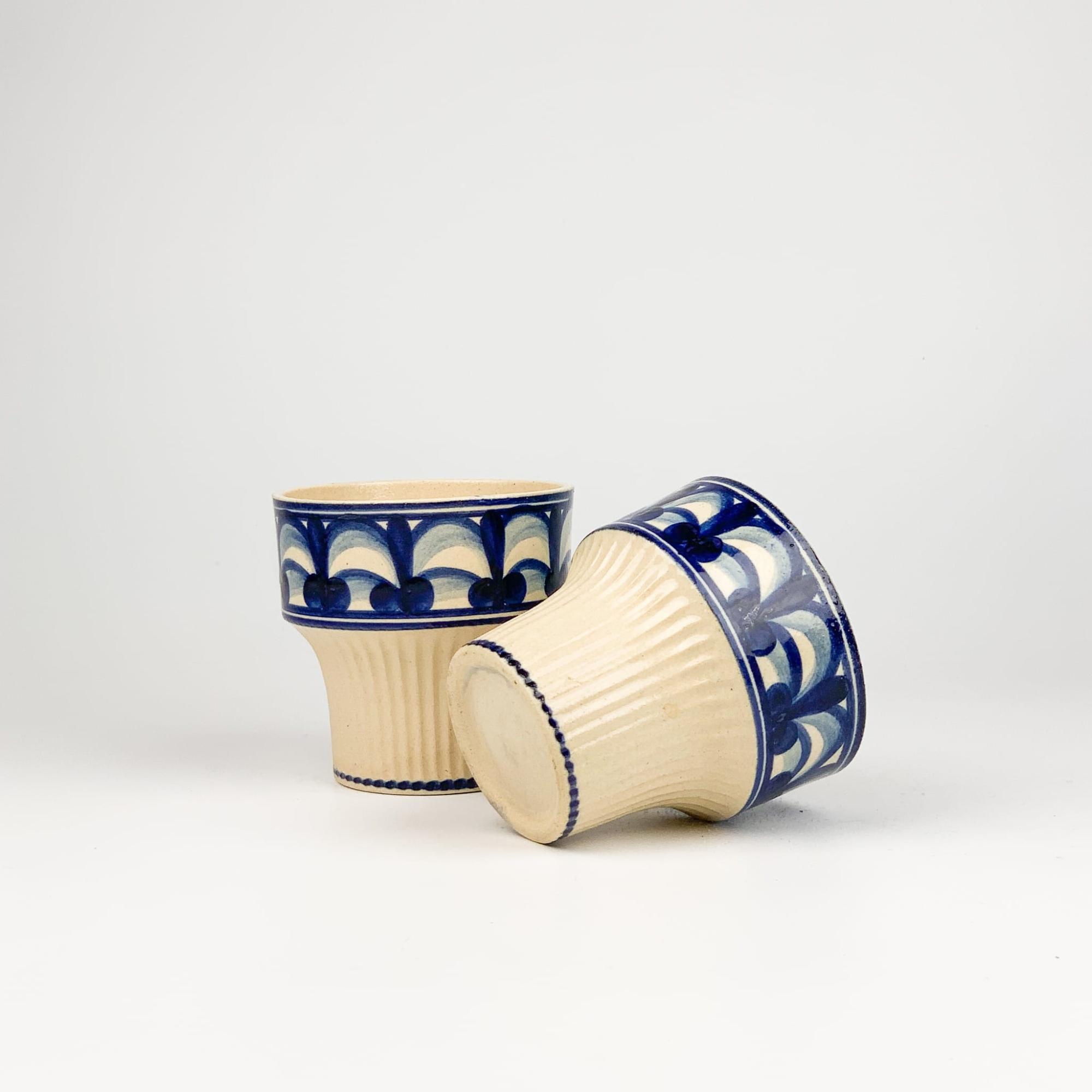 Dwa ceramiczne kubeczki