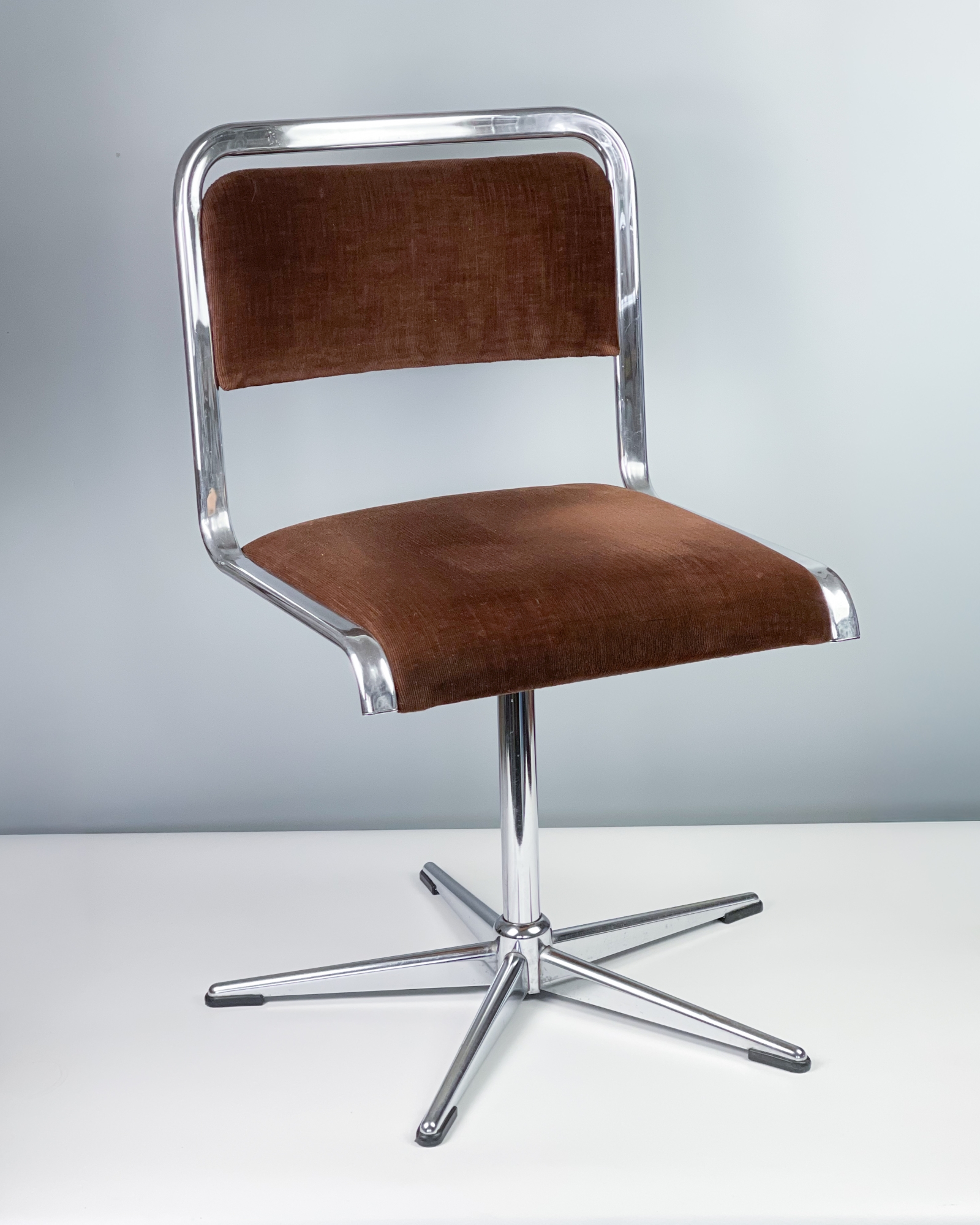 Krzesło obrotowe EKA z tapicerką, lata 70.