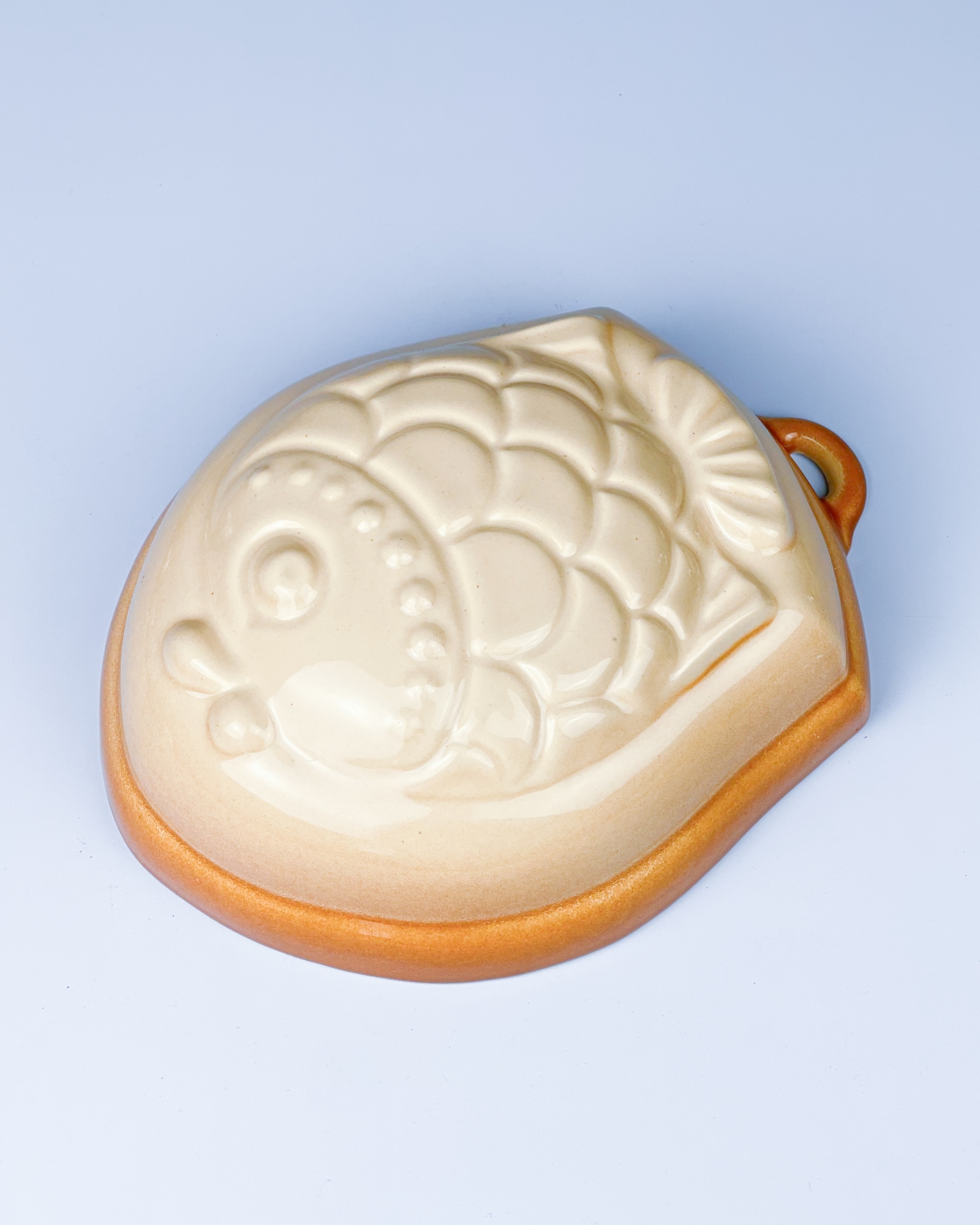 Ceramiczna forma w kształcie ryby