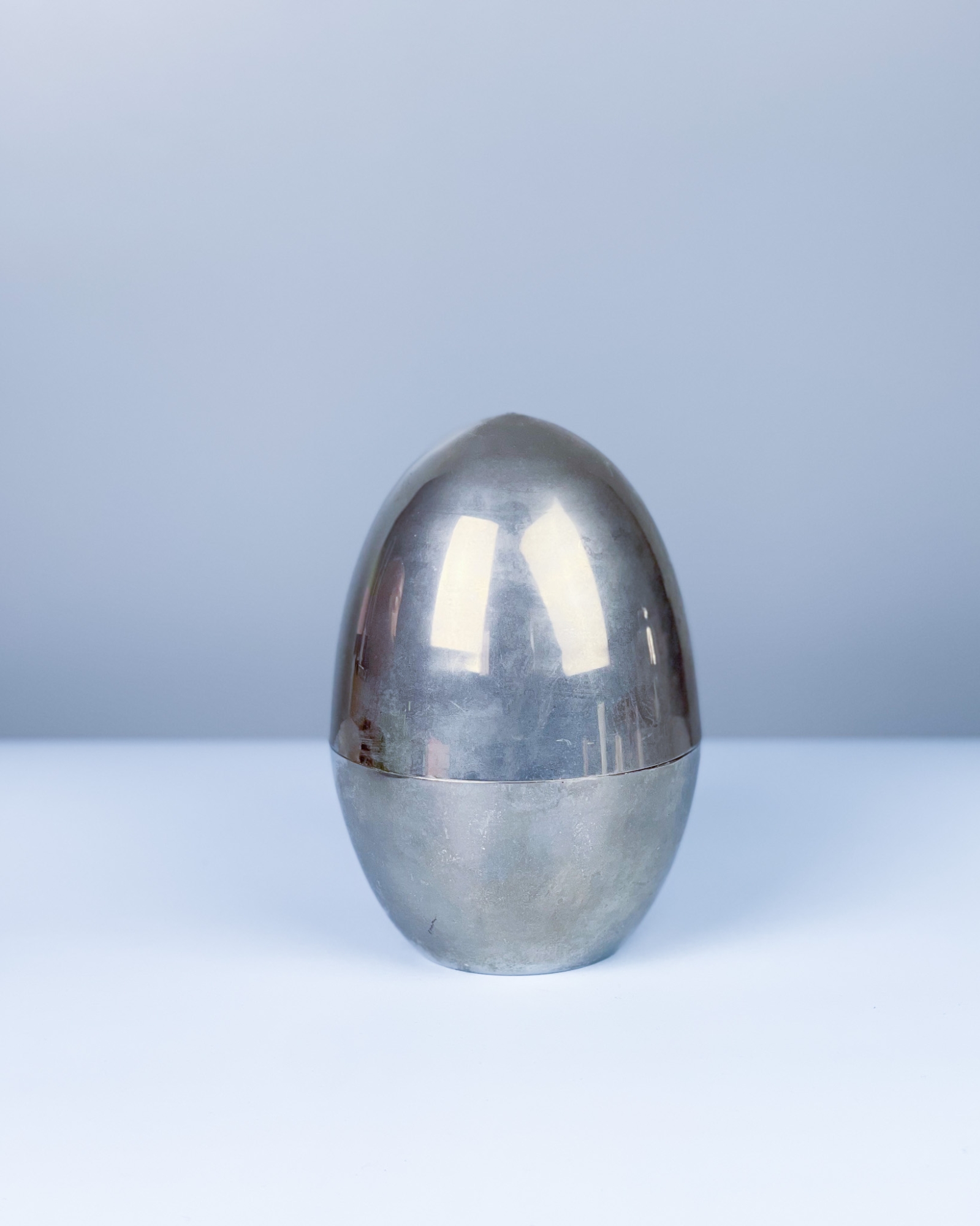 Metalowe otwierane jajo