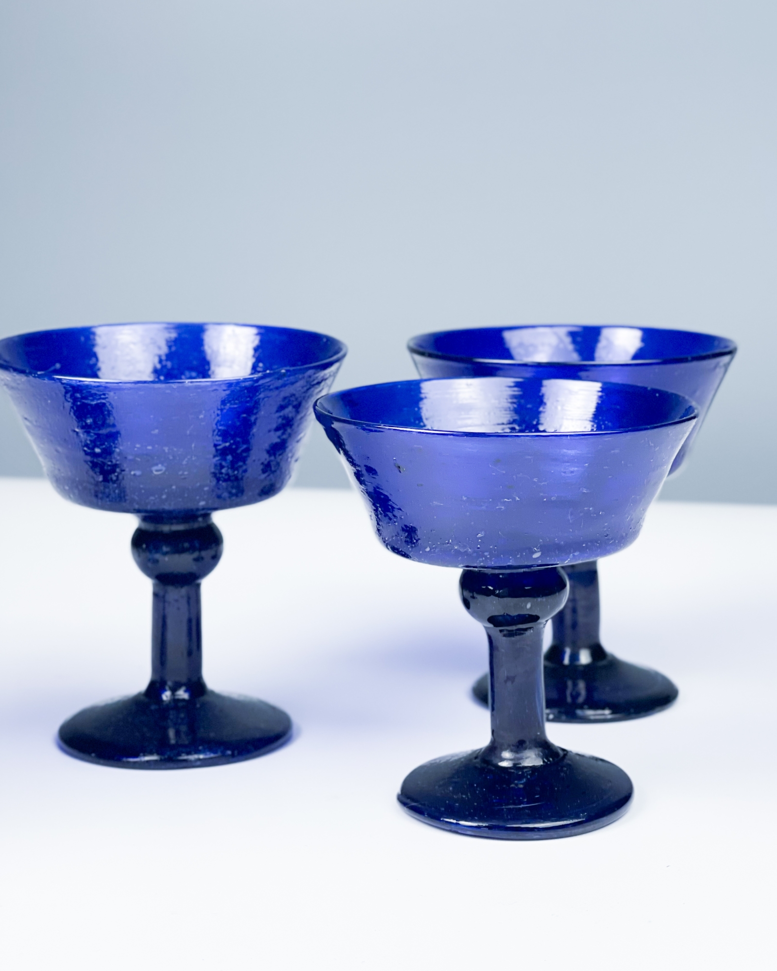 Ręcznie robione kobaltowe szklane kieliszki/pucharki antico