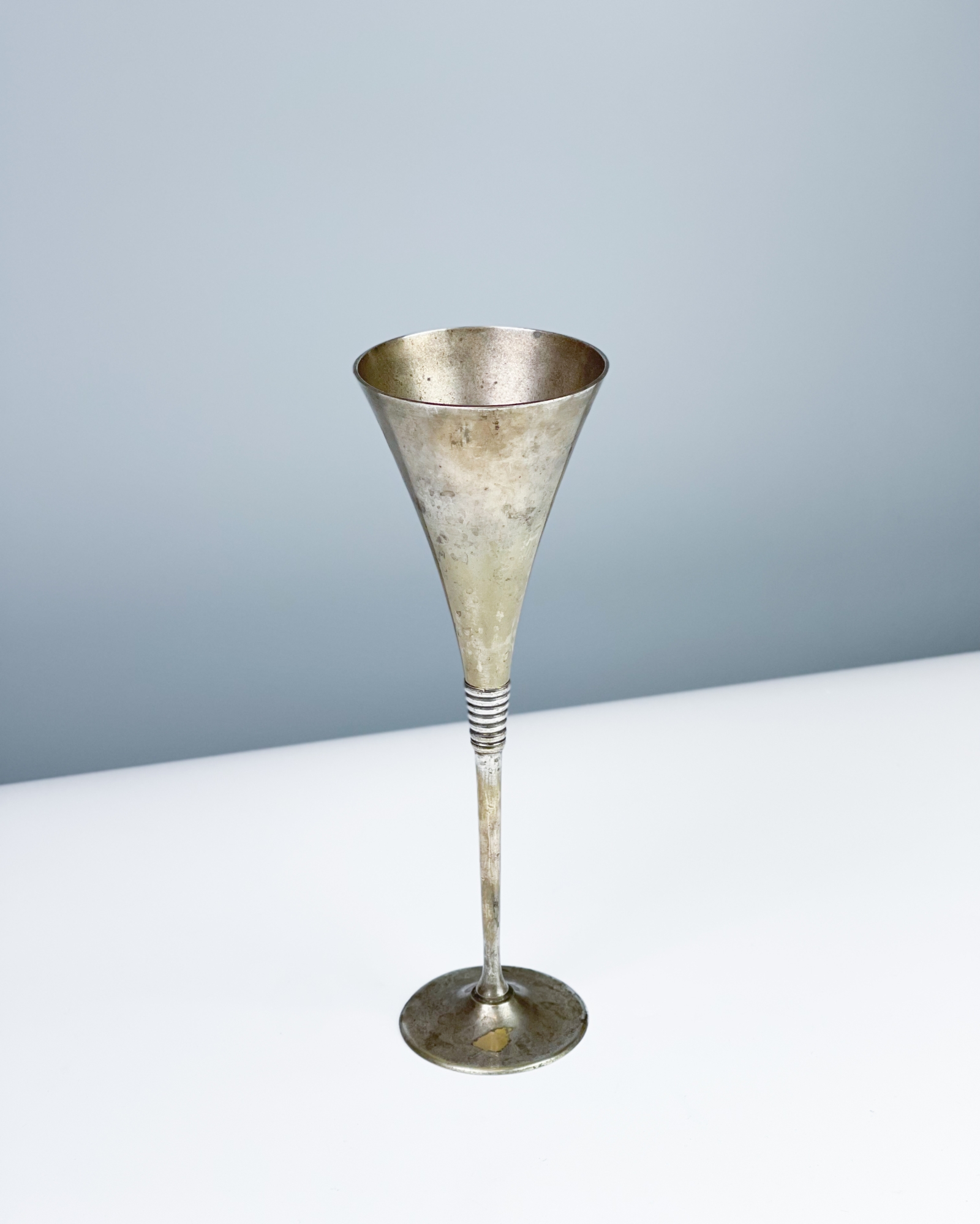 Metalowy kielich flet