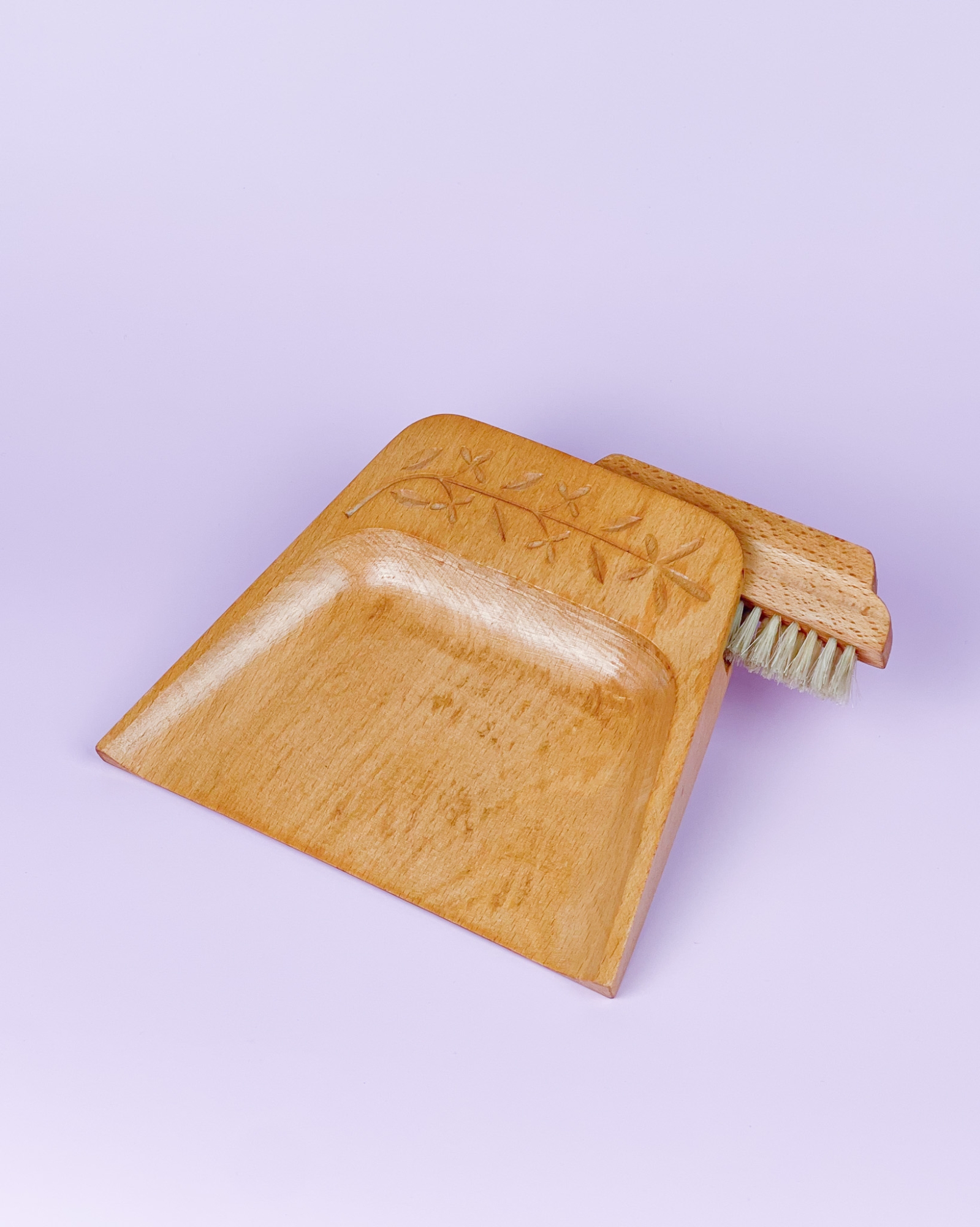 Drewniana zmiotka do okruszków