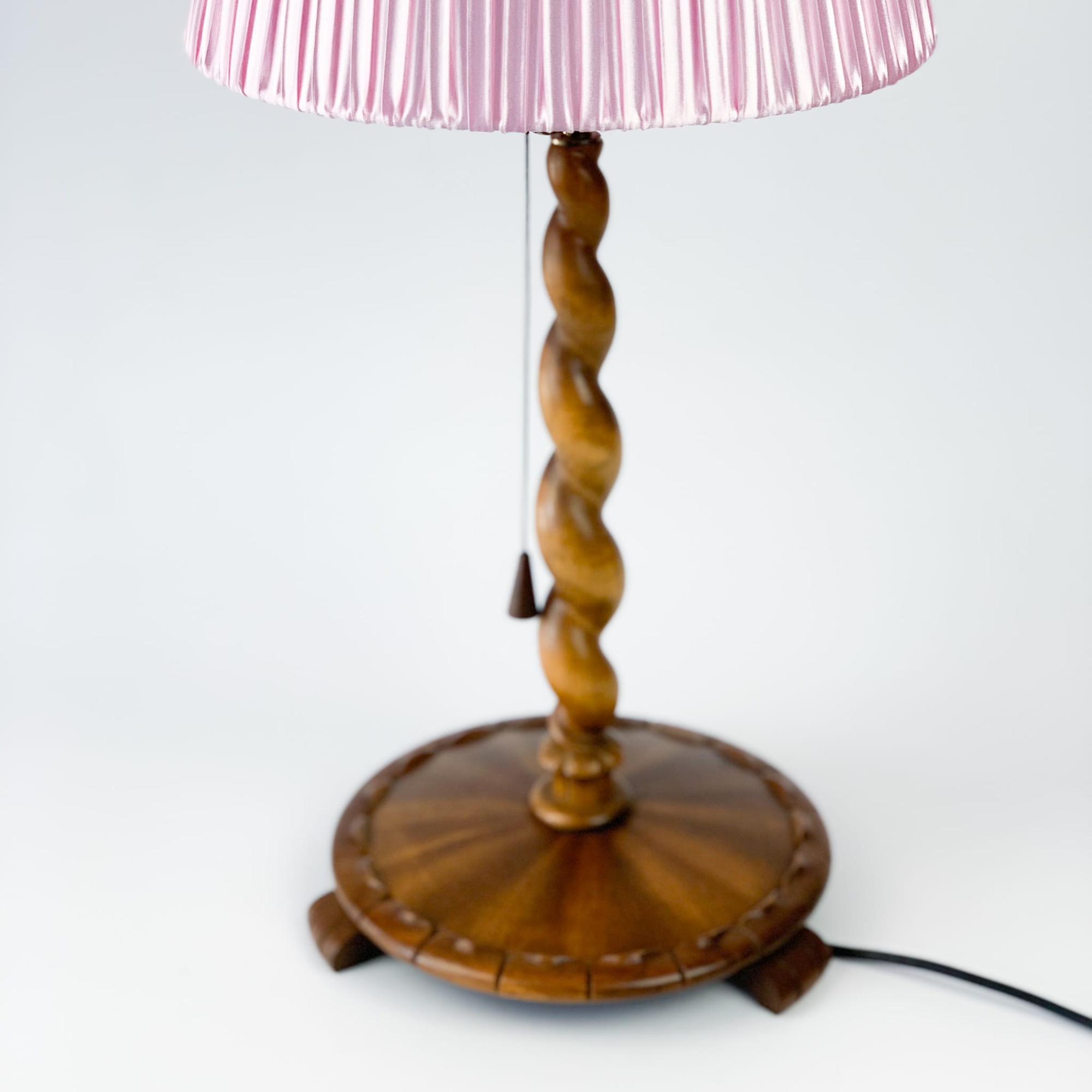 anastazja / lampa drewniana z plisowanym abażurem