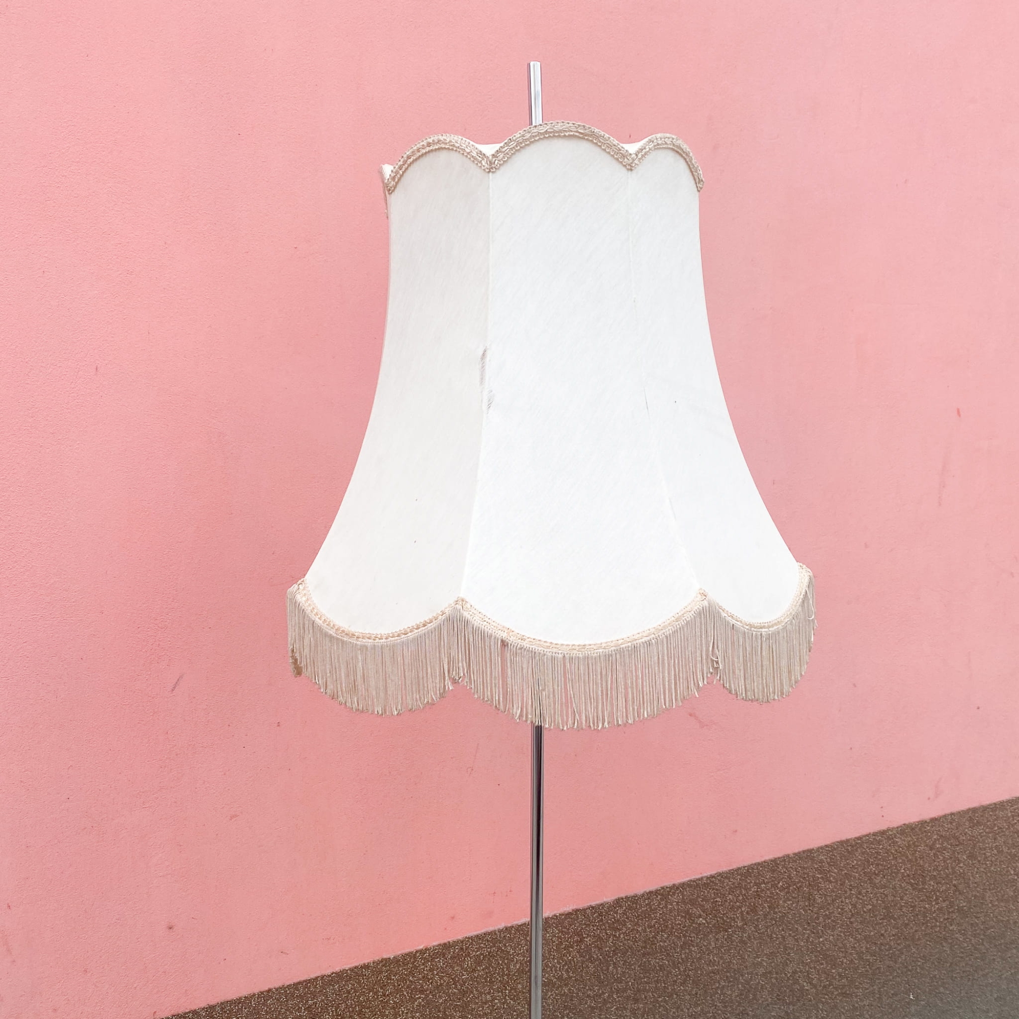 duża lampa stojąca